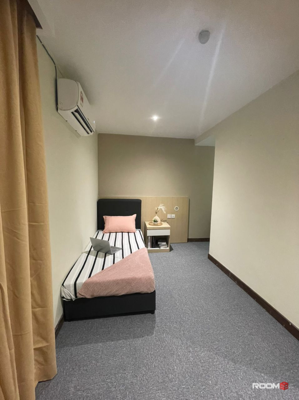 Hotel Room Rent : Zero Deposit, Private Master Room, Attached Bathroom, Non-Sharing, Nearby LRT Station Pudu KL