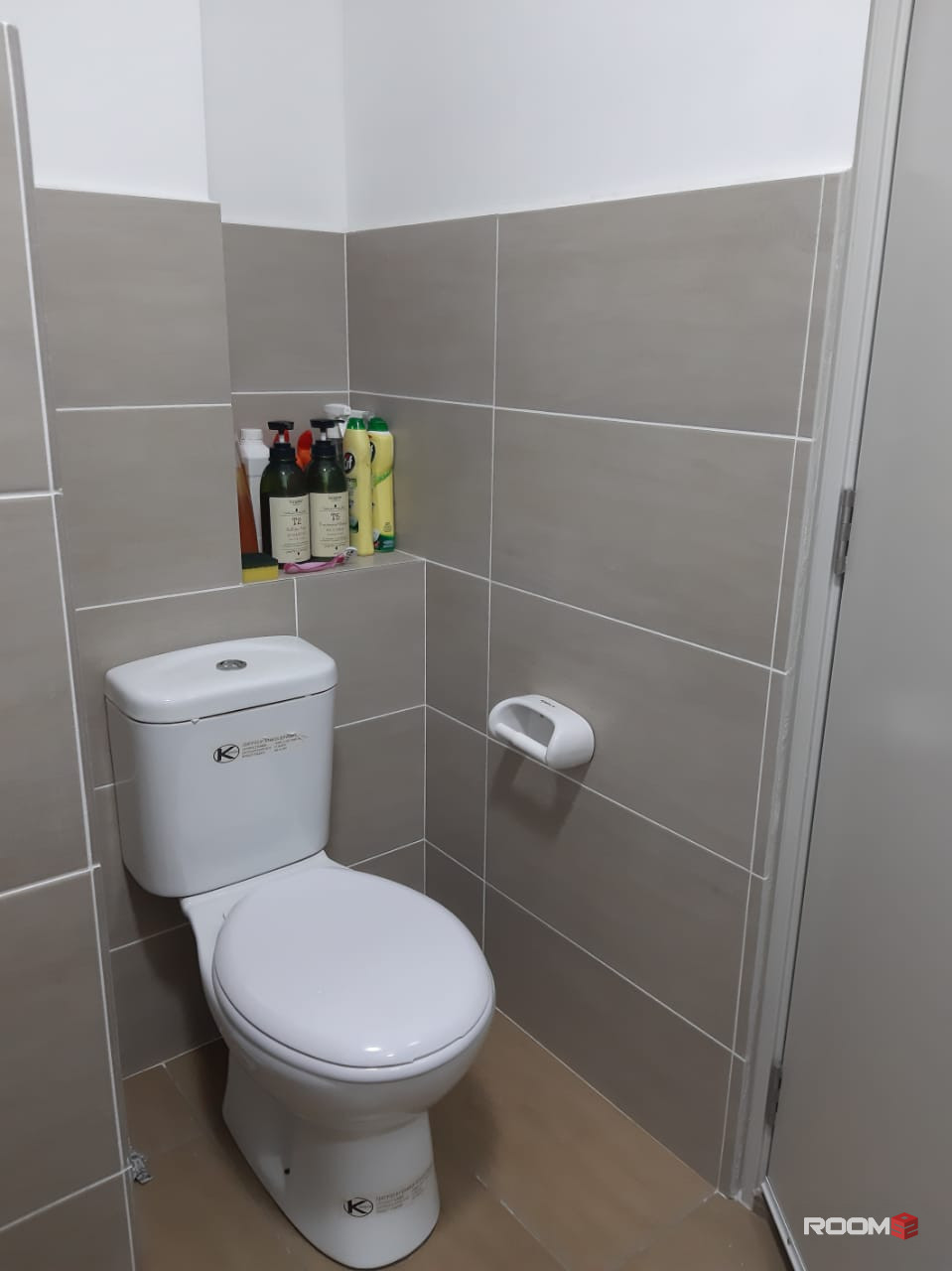 Middle Room in 737 Resisdensi Gembira, Kuchai Lama, Old Klang Road