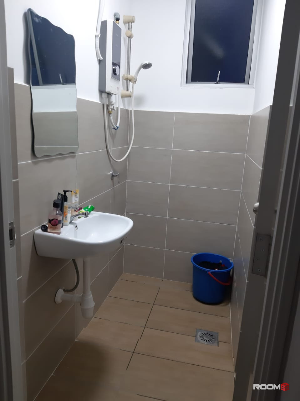 Middle Room in 737 Resisdensi Gembira, Kuchai Lama, Old Klang Road