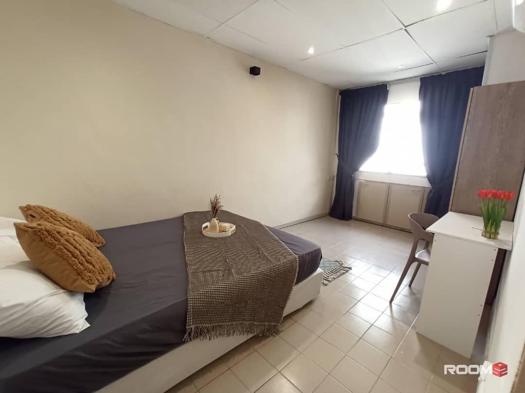 CHEAP MASTER QUEEN ROOM AT SWING & PILLOW A&N AT SS21 DAMANSARA
