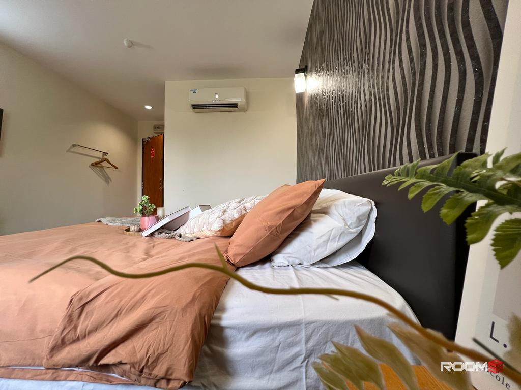 🏡 Zero Deposit Co-Living Room at SK Hotel Jalan Sri Kota 1, Kajang, Malaysia🏡 LIMITED UNIT LEFT ❗😲 Room with own bath