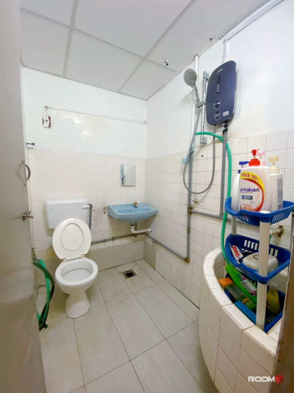 Room at SS15 nearby INTI college! Free WiFi ! Free Viewing!