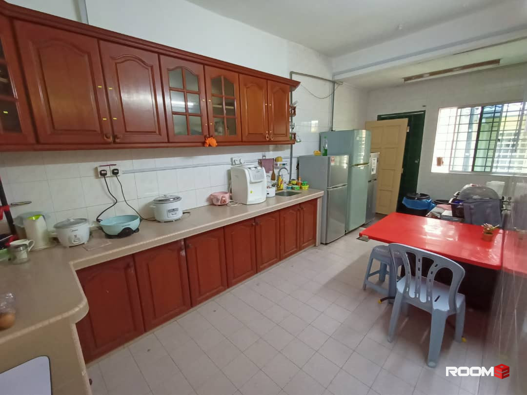 🔥🔥Zero Deposit 🔥🔥 Medium room in Puchong jaya (near LRT station)
