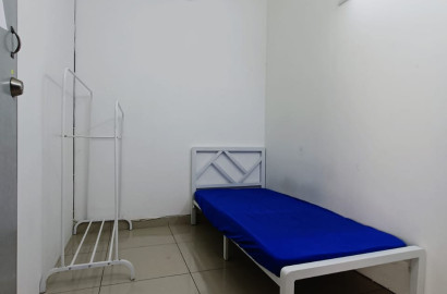Private Room with airconf for rent at Setia Alam