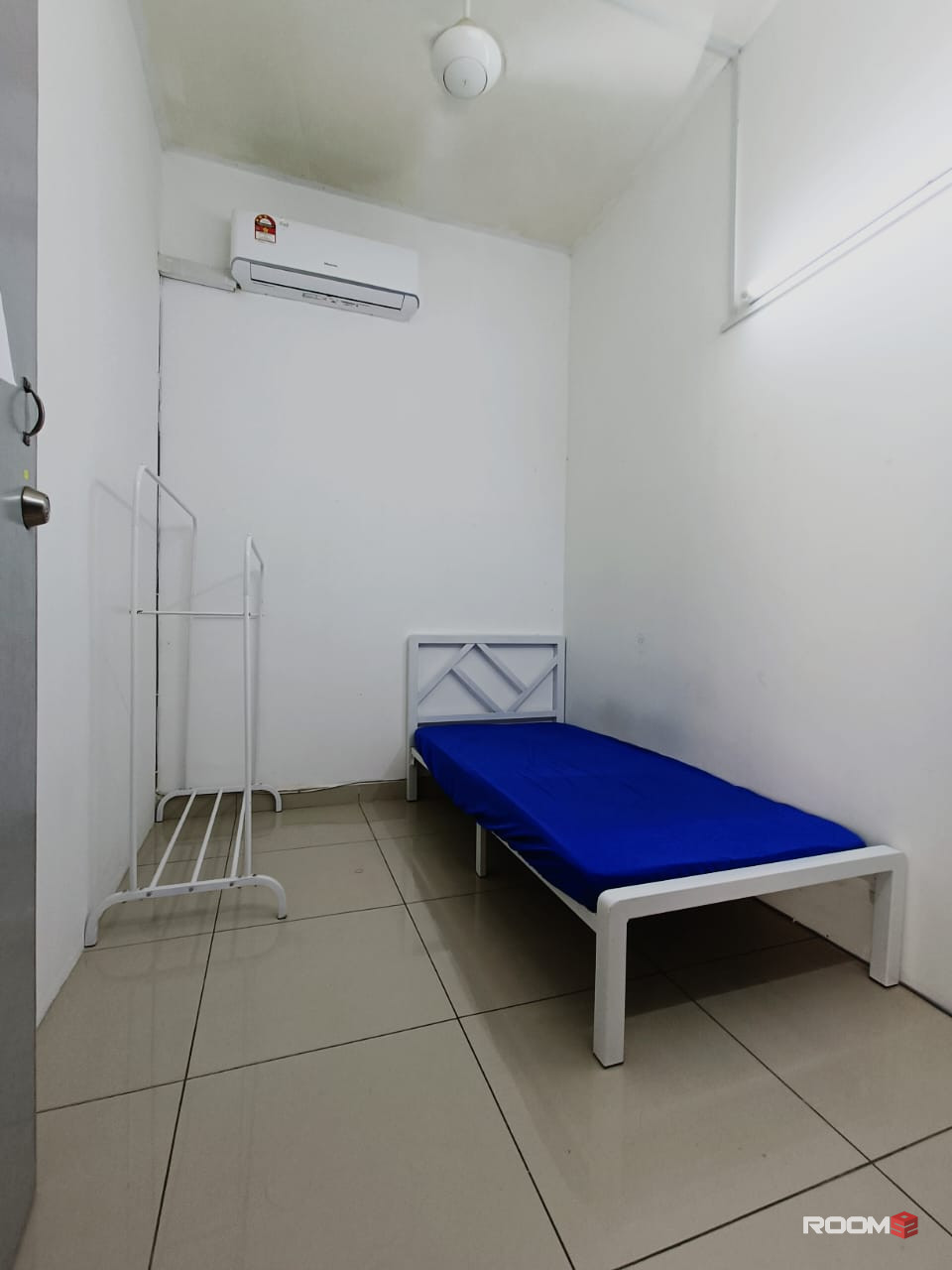 Private Room with airconf for rent at Setia Alam