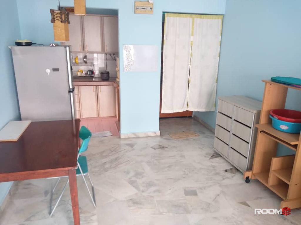 PUCHONG APARTMENT AIRCOND ROOM -RM380