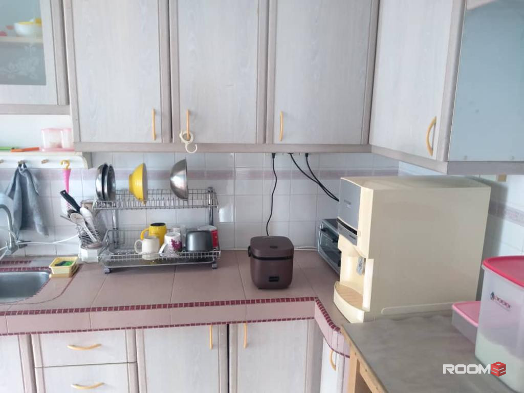 PUCHONG APARTMENT AIRCOND ROOM -RM380