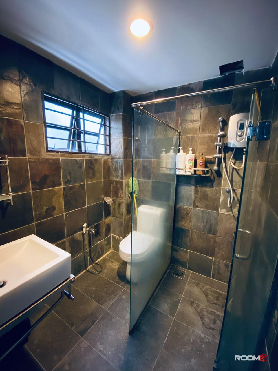 🚩🚩SS2 HOT UNIT MASTER ROOM WITH BATHROOM