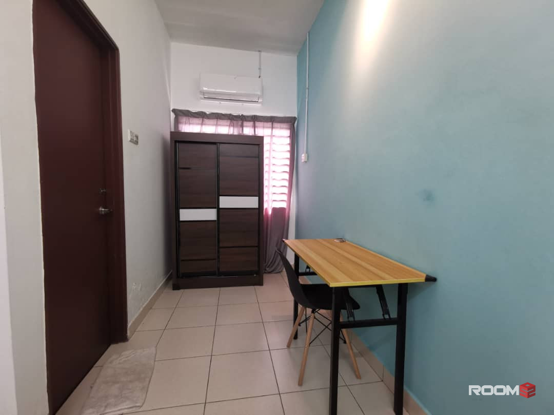 Bandar Puteri Klang Middle Room