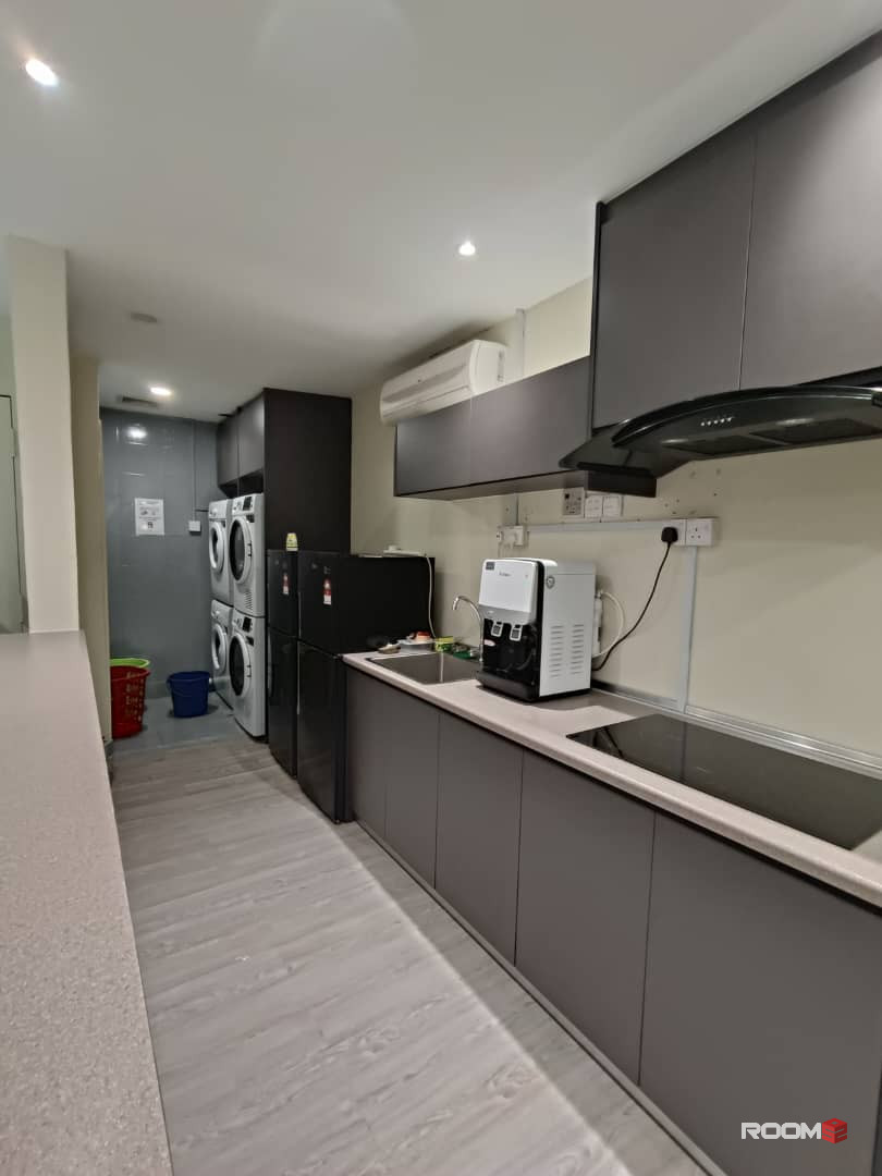 💰Walking Distance to LRT Kelana Jaya🍳Zero Deposit🛁Master Room Attached with Private Bathroom🛁
