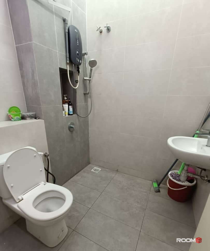 Walking Distance to USJ LRT 🚄 Medium Room + Window + Aircond