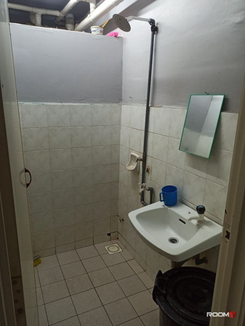 Middle Room for Rental