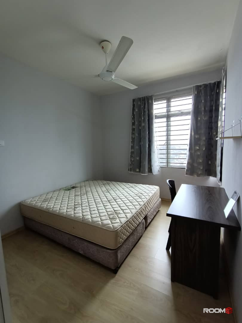 Female room for rent at Larkin Height @ Larkin Idaman