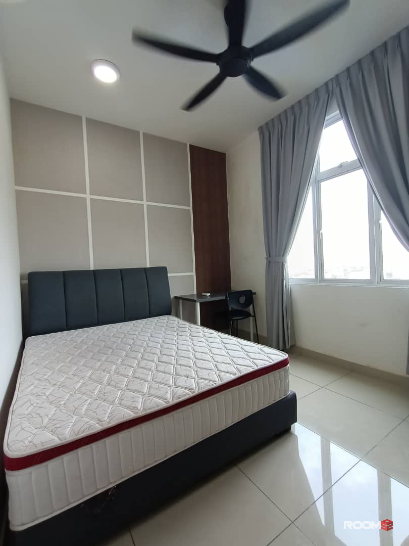 Master room for rent at SKS Habitat Apartment @ Larkin Perdana