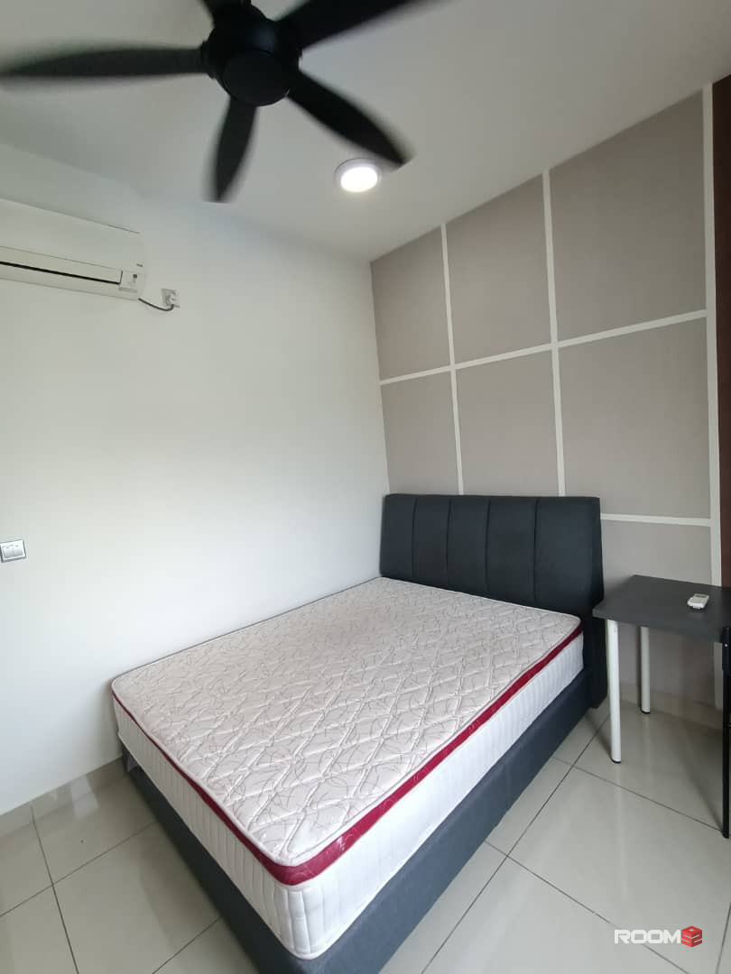 Master room for rent at SKS Habitat Apartment @ Larkin Perdana
