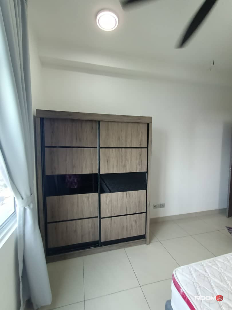Master room for rent at SKS Habitat Apartment @ Larkin Perdana