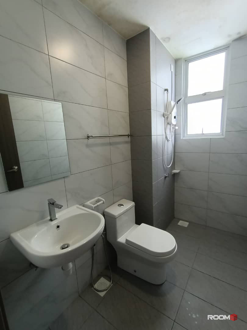 Master room for rent at SKS Habitat Apartment @ Larkin Perdana