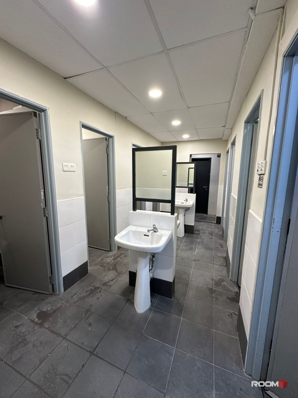 Master Queen Room Rent LOW DEPOSIT in USJ 21 Subang Jaya