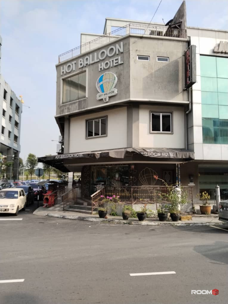 🔥ZERO DEPOSIT 🔥HOTBALLON Middle room for rent, 5Min Driving distance to ICITY. Move in ready ✅