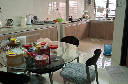 5 minutes drive to MRT, One Utama Shopping Mall, KPMG and First Avenue.