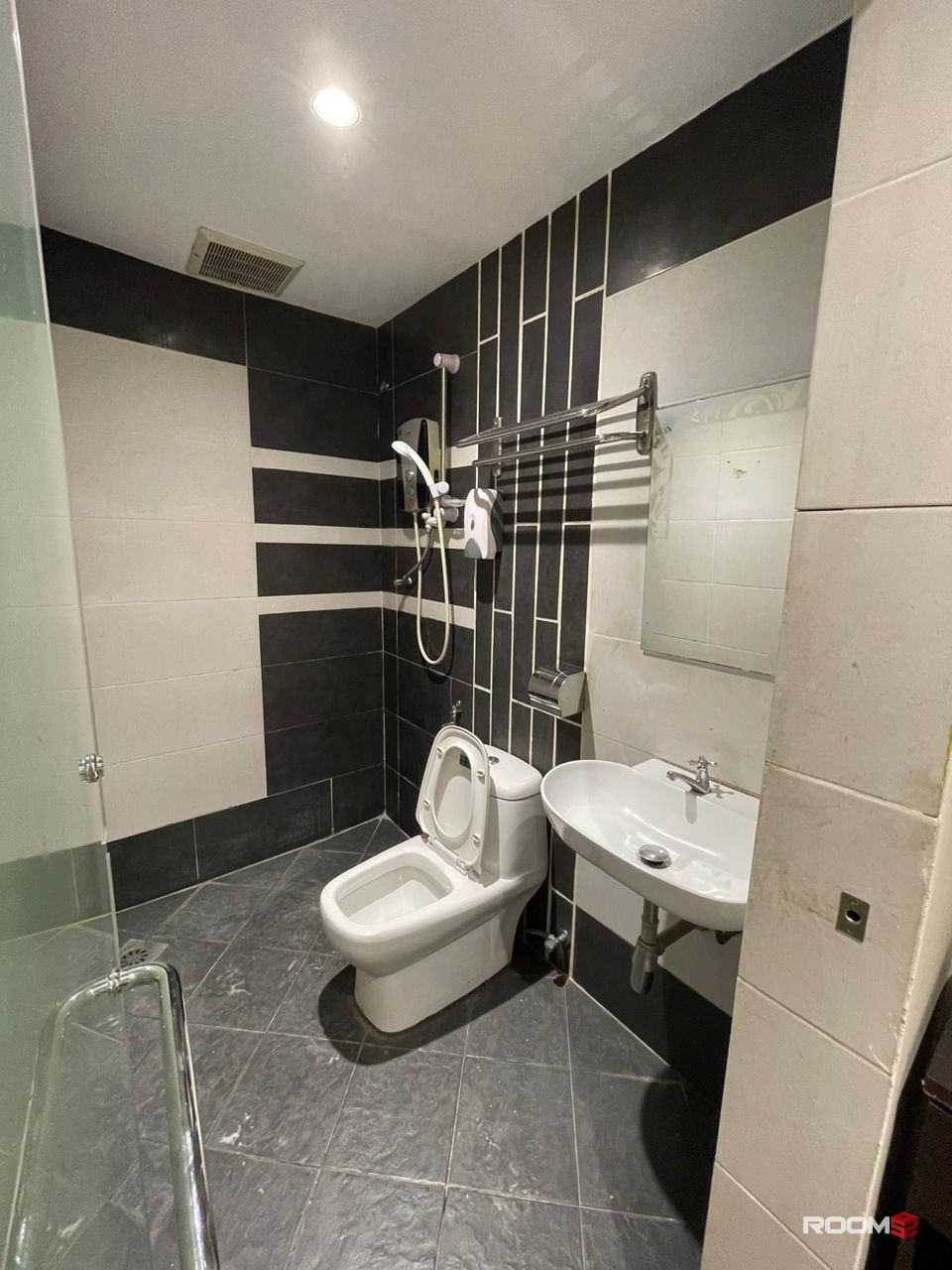 *Low Deposit Master Room with Private Bathroom @ Taman Intan, Klang near AEON Mall Bukit Raja