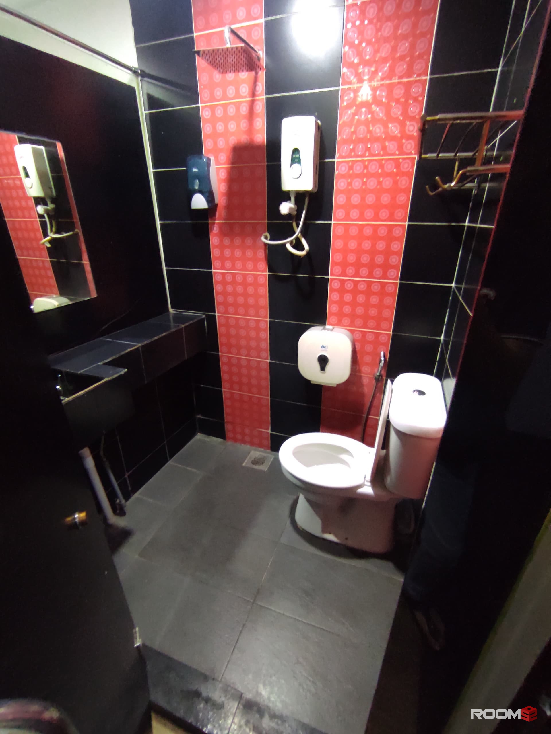 Near LRT Kelana Jaya 🚂Master Room With Private 🚽 at SS4, Kelana Jaya