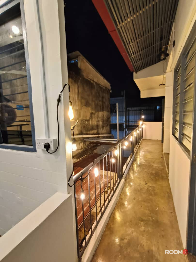 Fully Furnished Room For Rent At IOI Mall Puchong (Master Bedroom)