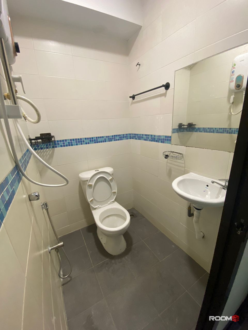 Just 🚶‍♂️15 mins to INTI College & SS15 Courtyard 💥Private Queen Room for Rent