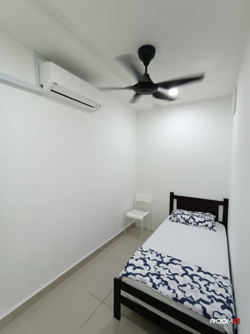 Female Room for rent at Larkin Heights @ Larkin Idaman