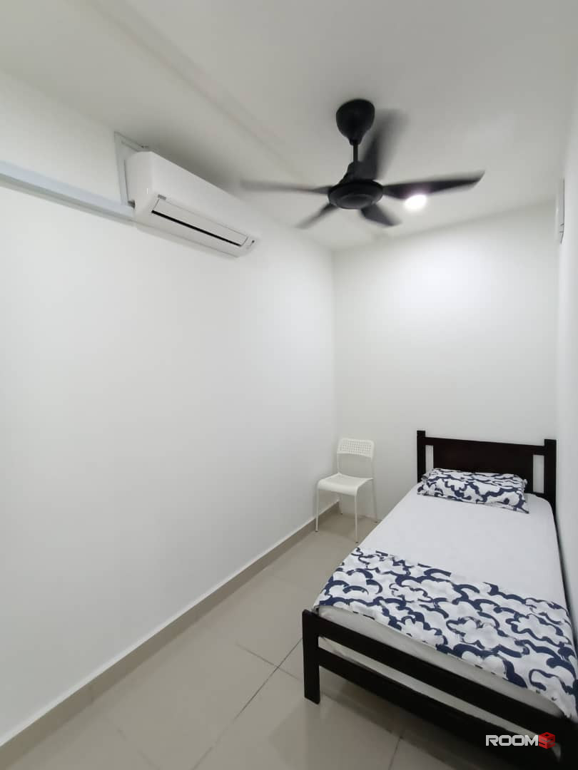 Female Room for rent at Larkin Heights @ Larkin Idaman