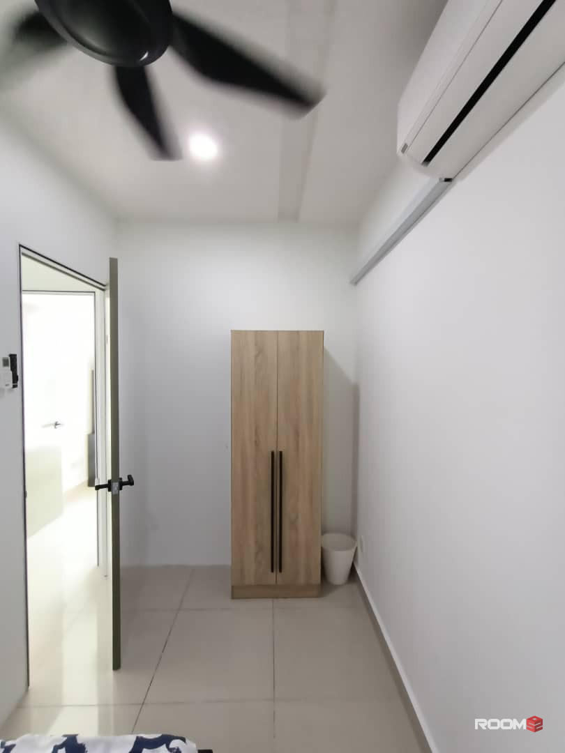 Female Room for rent at Larkin Heights @ Larkin Idaman