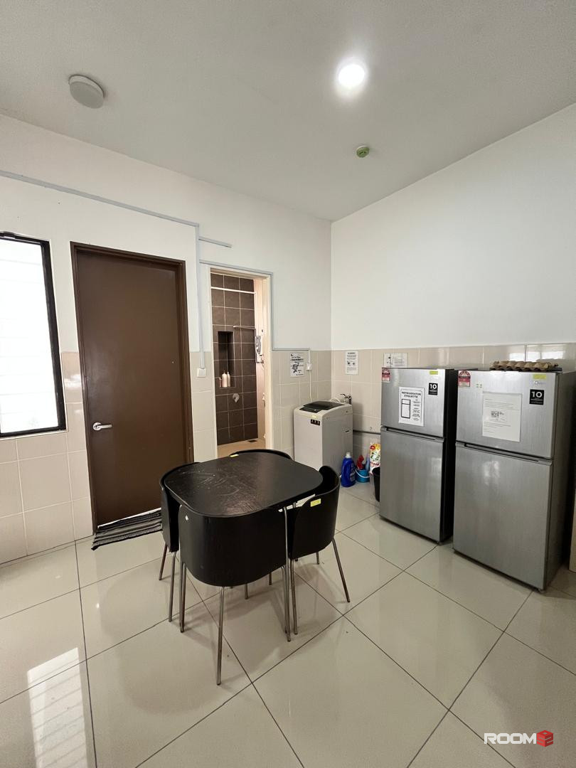 Low Deposit ❗❗❗❗ Private room with window/ Without window For Rent In Klang Valley