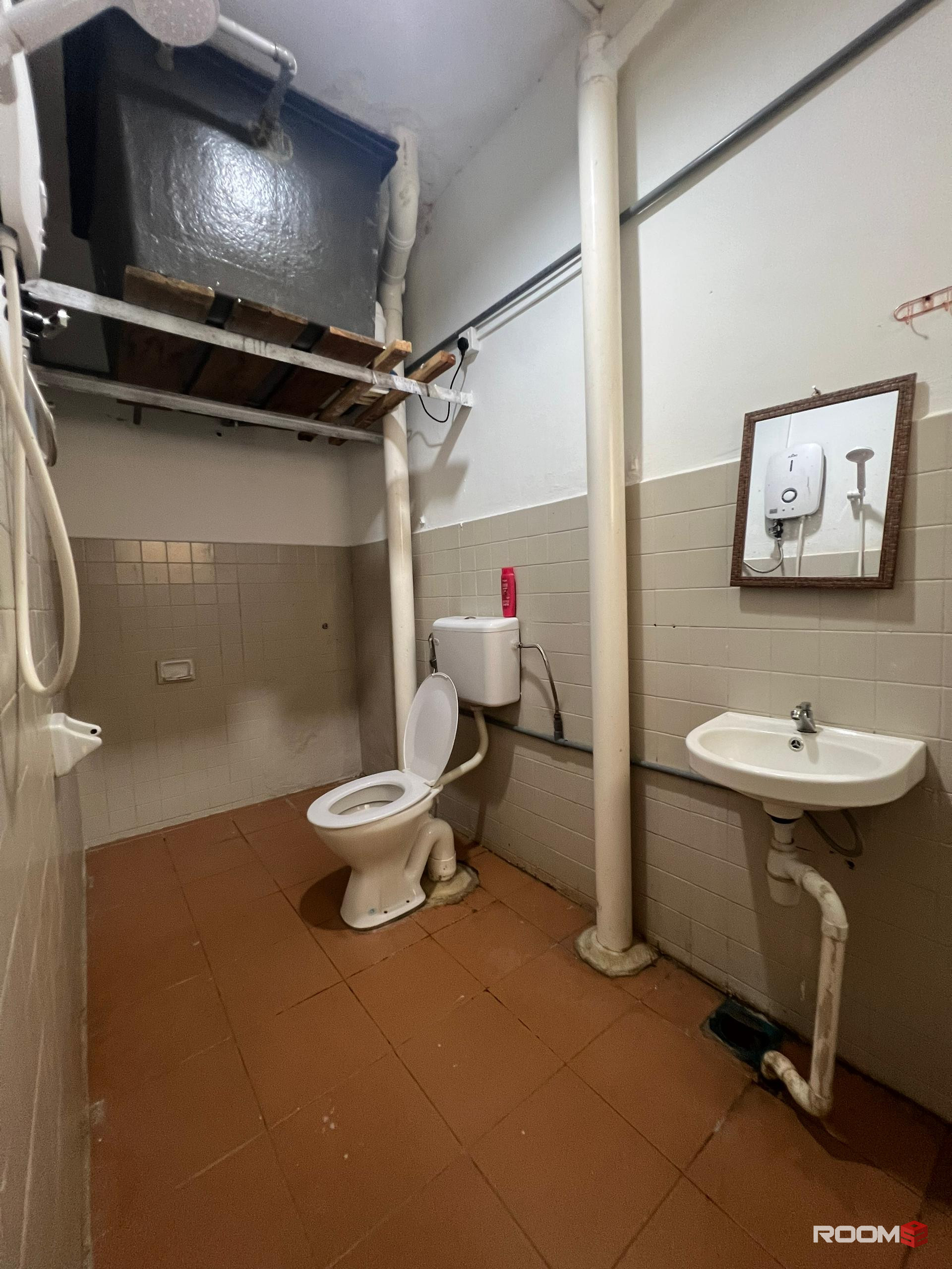 10MINS walk to CIQ/Kastam 🚶Single room with balcony rent at Jim Quee Apartment🏠Zero Deposit/Low Deposit