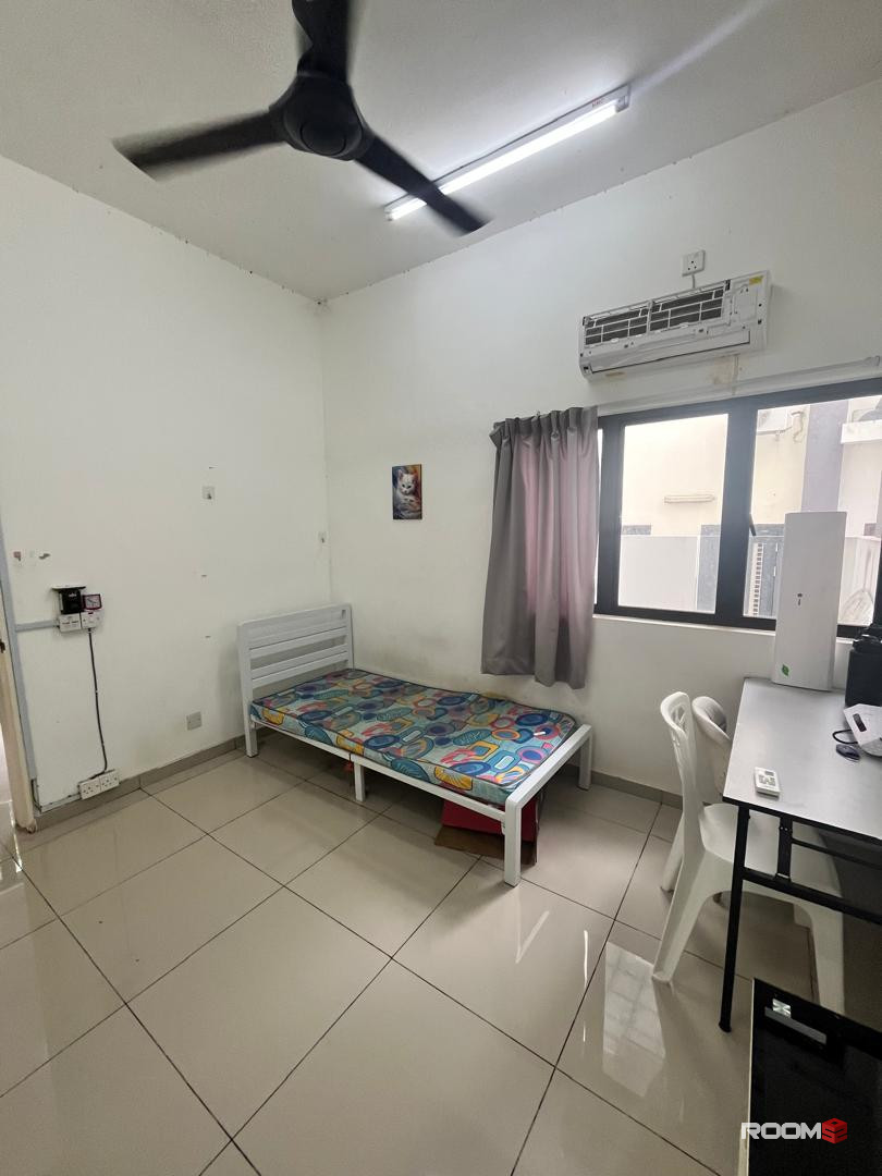 💥LOW DEPOSIT 💥SETIA UTAMA WINDOW MIDDLE ROOM FOR RENT 💢💢NEAR SETIA CITY MALL ,NKVE,FOODSTALL,24 HOUR SECURITY 🤩🤩