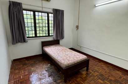 🏡💥READY TO MOVE IN 🎀BANDAR UTAMA MIDDLE ROOM FOR RENT 🎏🎏NEAR CENTRE POINT BU 🎀