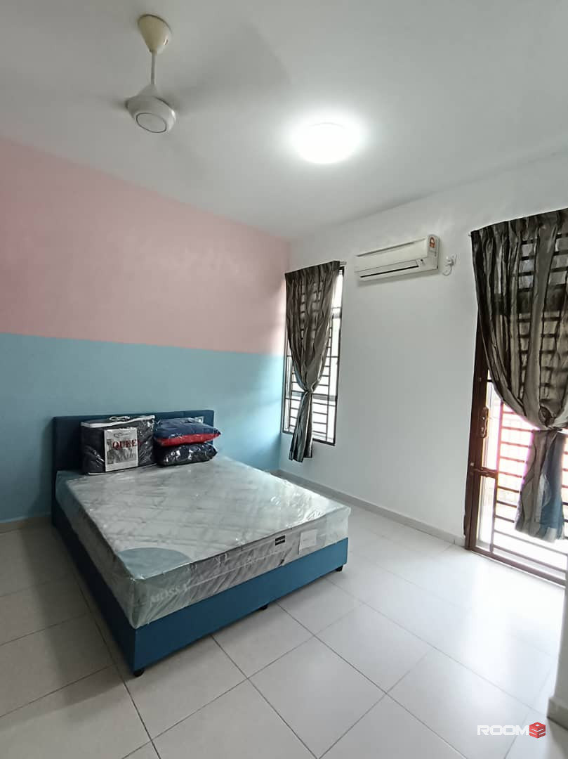 Male room for rent at Suriamas Suite @ Larkin JB