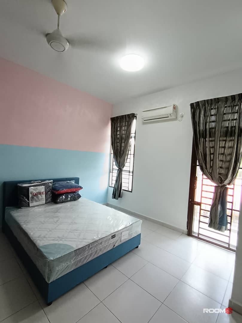 Male room for rent at Suriamas Suite @ Larkin JB