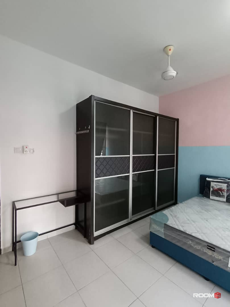 Male room for rent at Suriamas Suite @ Larkin JB
