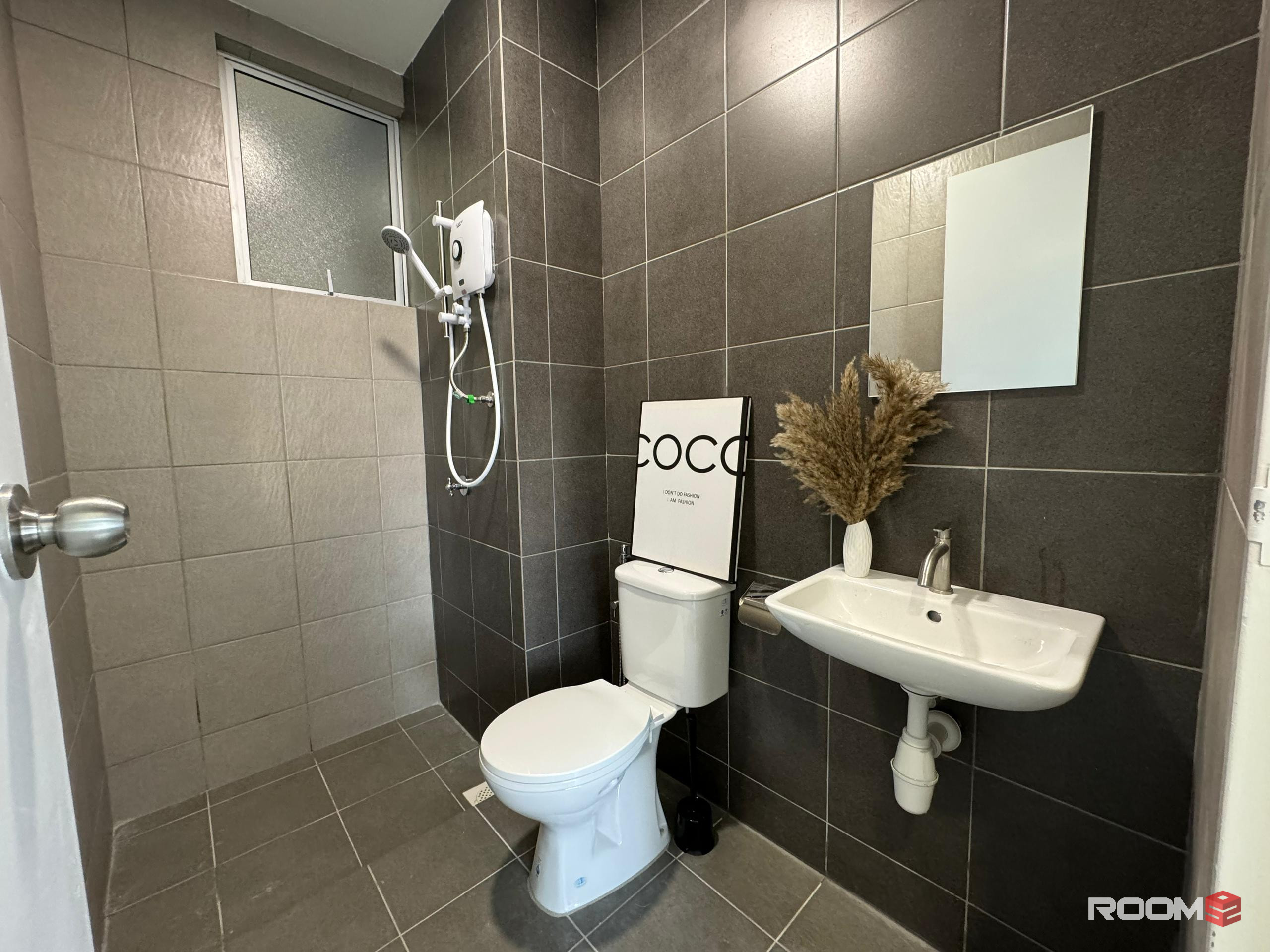 [Female je] New 100% Pixel City room 1min walk to LRT Salak Selatan