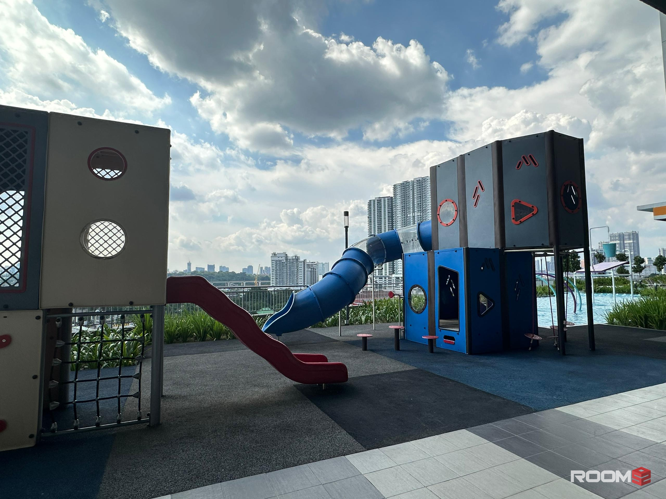 [Female je] New 100% Pixel City room 1min walk to LRT Salak Selatan