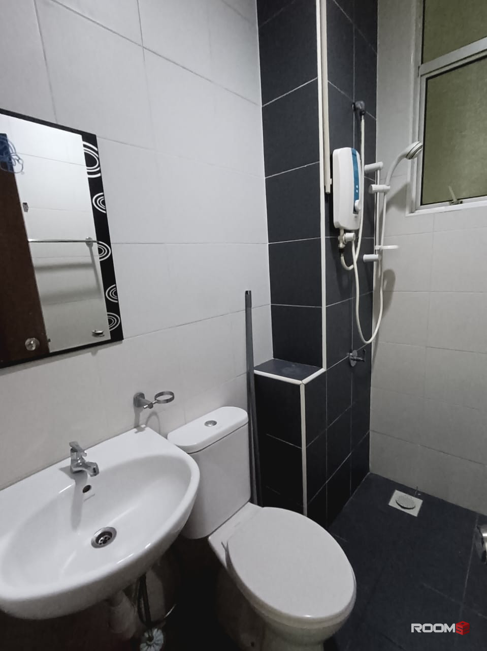 Female room for rent at SuriaMas Suite @ Larkin JB
