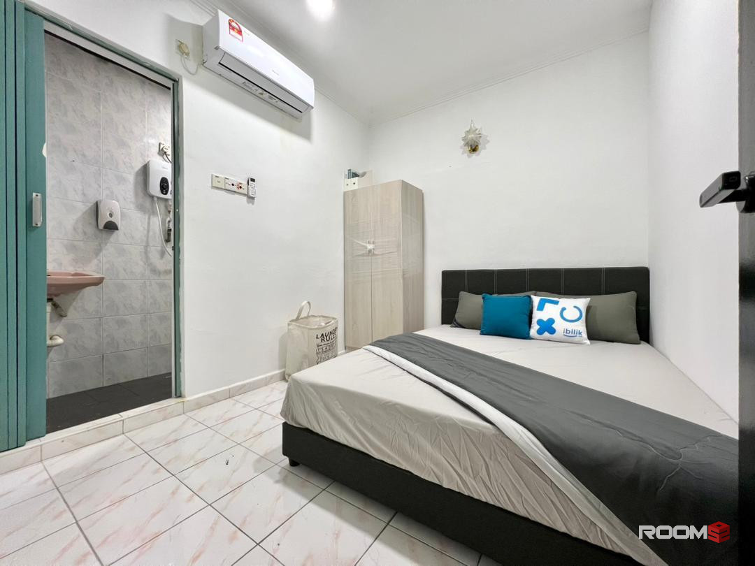 😍 Prime location near HSI & Tebrau hotspots – Stylish rooms, great amenities, zero deposit! Ready for you now! 🚪✨