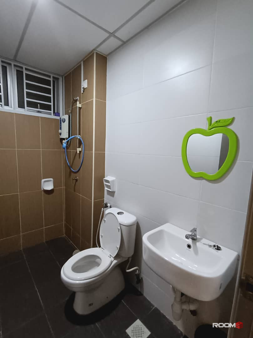 Room renting for rent at Larkin Height @ Larkin Idaman