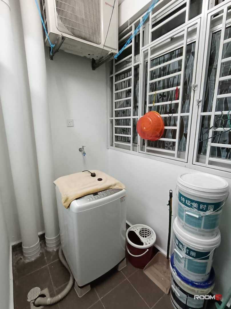 Room renting for rent at Larkin Height @ Larkin Idaman