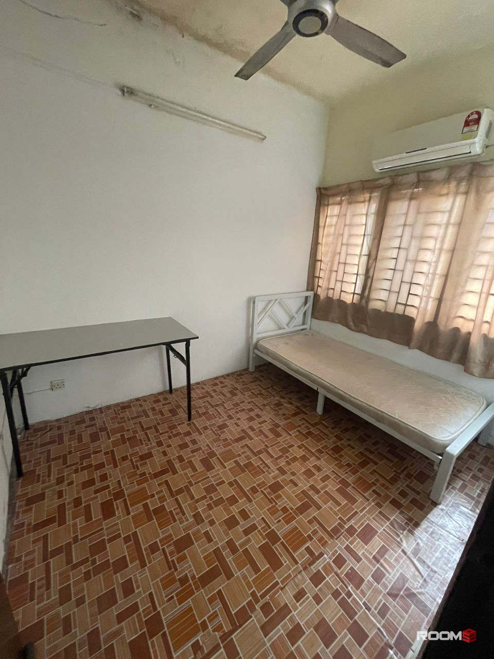 Taman Bukit Desa dekat Mid Valley  Bilik tengah dengan Air Con