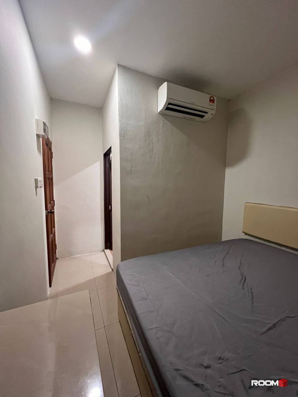 📌Aircond room for rent 📍10 mins walking distance to customs CIQ ⭐Zero Deposit Available ✅