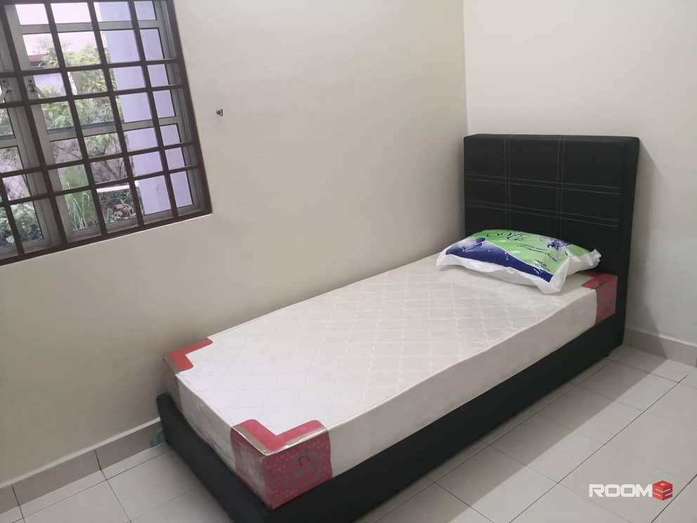 Bandar Bukit Tinggi 2 Single Room For Rent