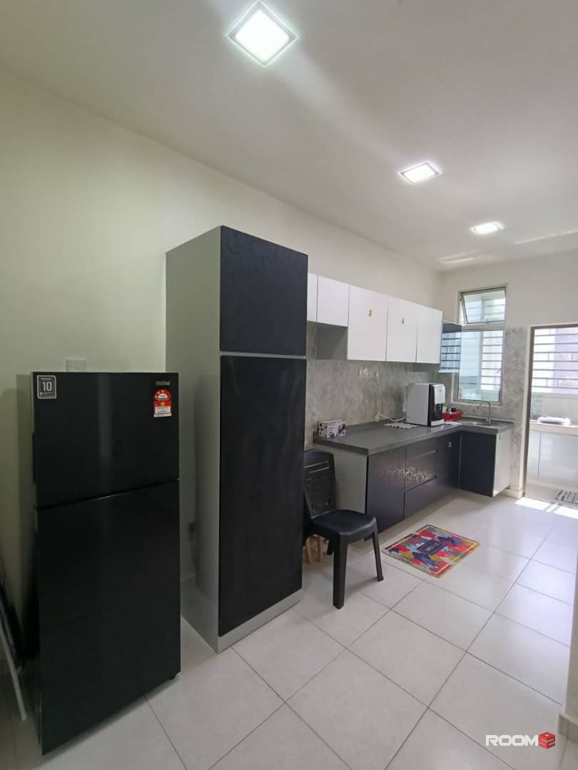 Male room for rent at SuriaMas Suite @ Larkin JB