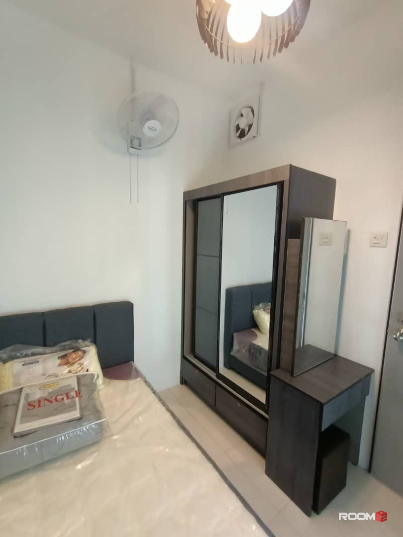 Male room for rent at SuriaMas Suite @ Larkin JB