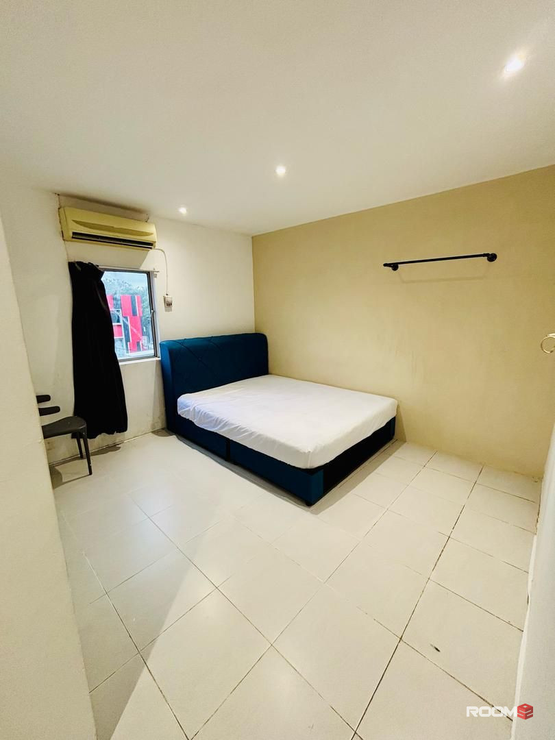 SS3, PETALING JAYA, MASTER ROOM TO RENT IN CASAVILLA  , ZERO DEPOSIT